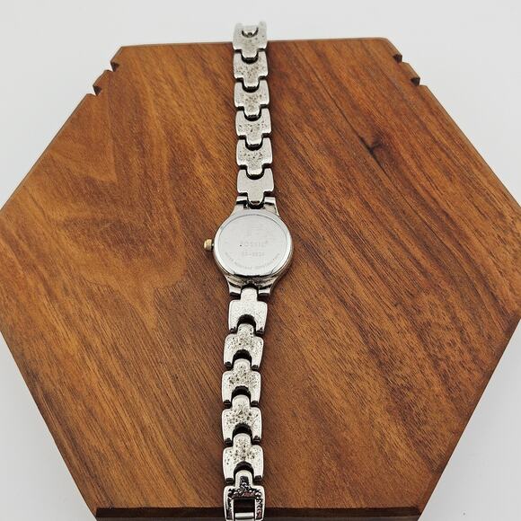 Fossil Women's Simple Everyday Bracelet Watch Silver Tone Classy Basic ES-8826 - Picture 5 of 7